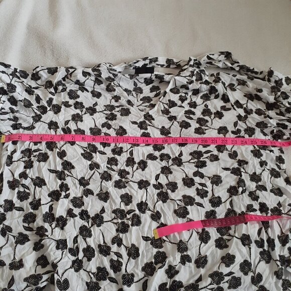 Lane Bryant Women's White Black Floral Tie Neck Blouse 22 - Picture 12 of 13
